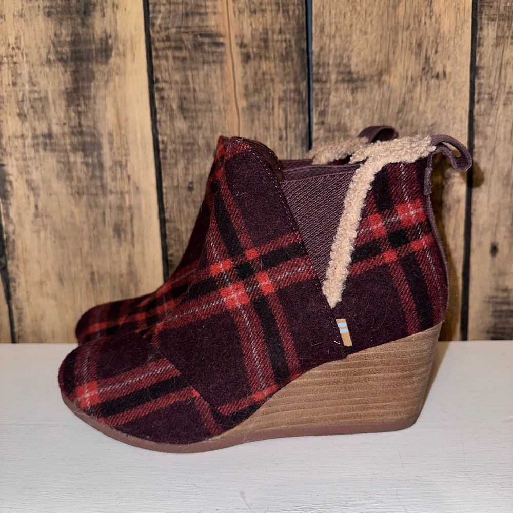 Toms Kelsey Plaid Ankle Boots Wedge Heel Bootie {Size 7} Red Barn